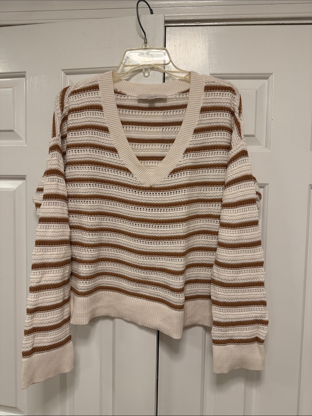 LOFT Striped V-Neck Sweater in Cream & Brown Size L